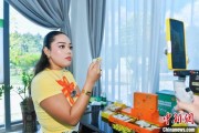 星尘算命泰国主播品三亚榴莲：“尝到了家乡味”
