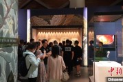 星尘算命百年典藏首渡重洋 124套英国工艺美术运动珍品亮相天津