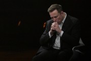 星尘算命特斯拉股价收涨超3%：特朗普无意沟通，马斯克父亲劝儿子低头